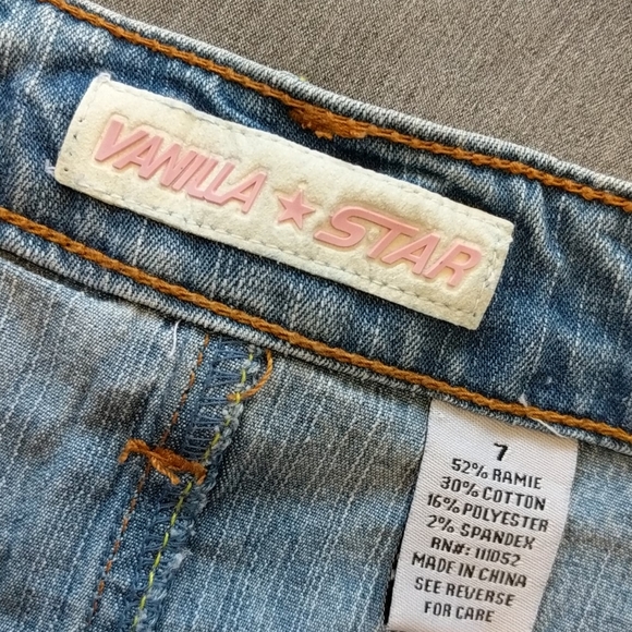 Vanilla Star mini jean flowered embroidered skirt - Picture 6 of 8